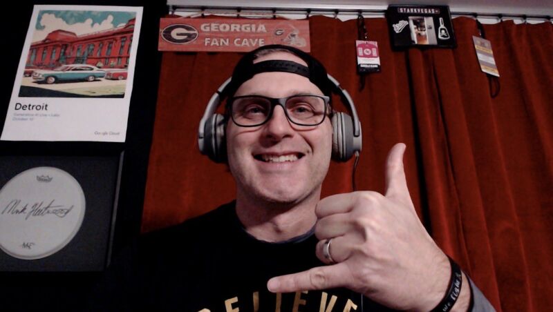 Image for the Tweet beginning: Hit the lights! It’s #SECSundayNight

Looking