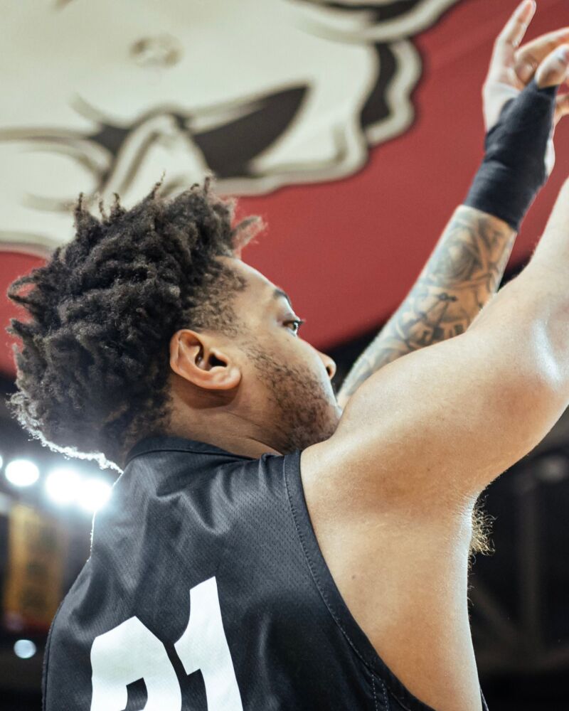 Image for the Tweet beginning: 📍 Bud Walton Arena 
•
•
•
#Gamecocks